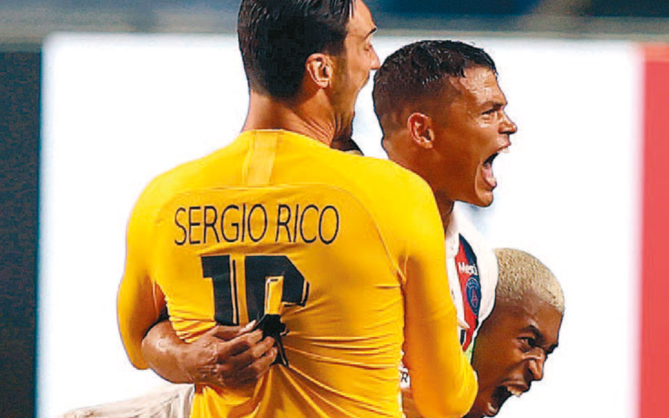 h-παρί-έσπασε-την-κατάρα-της-2392781