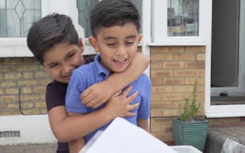 εξάχρονοι-στο-λονδίνο-συγκέντρωσαν-5-000-2391276