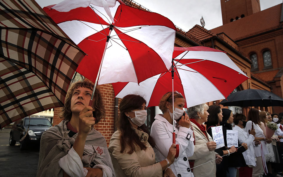 παζάρι-ε-ε-ρωσίας-και-στη-μέση-ο-λουκα-2394674