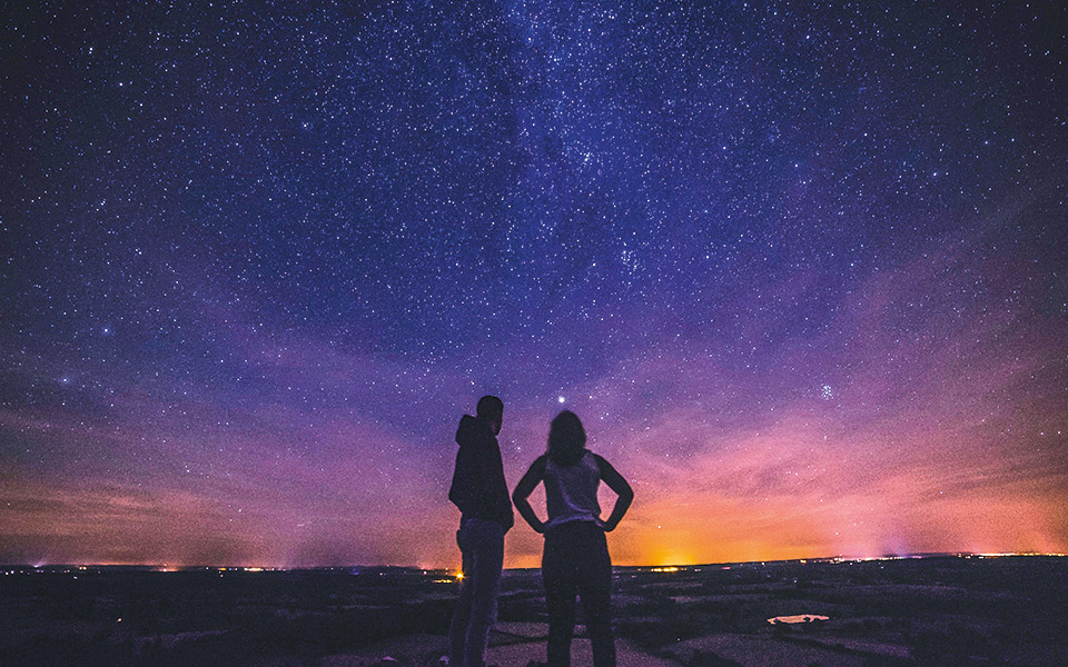 με-το-βλέμμα-ψηλά-2393142