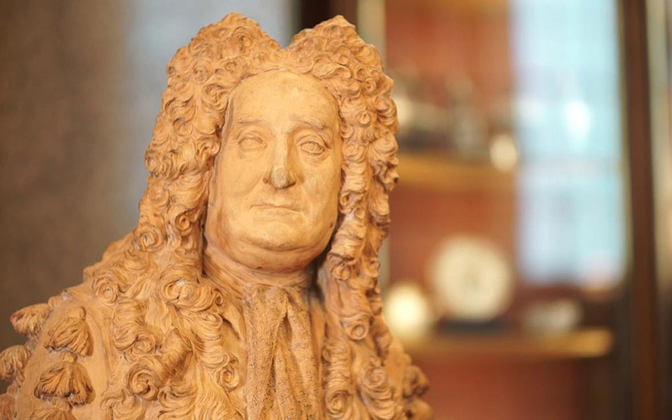 αποκαθηλώθηκε-η-προτομή-του-χανς-σλόο-2394165