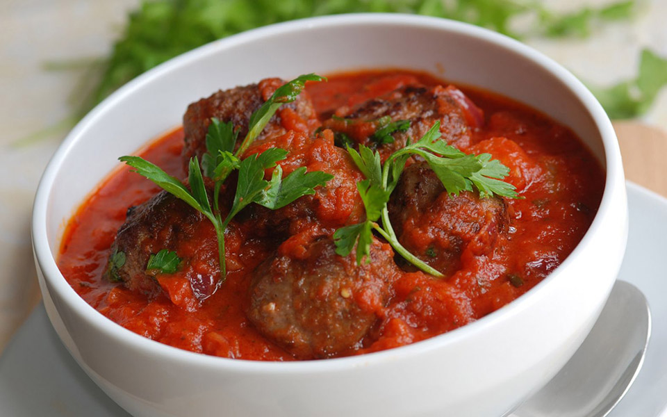 κεφτεδάκια-με-ντοματένια-σάλτσα-μπίρ-2393306