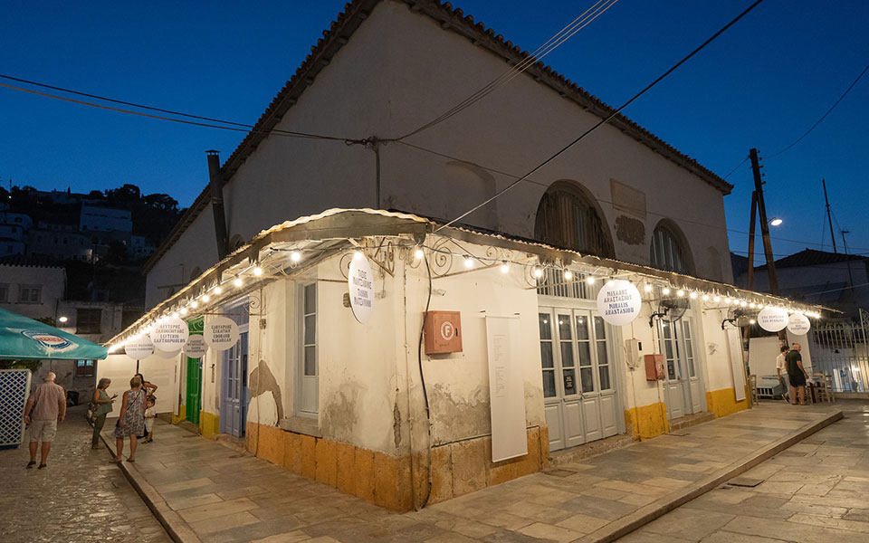 η-υδρα-τίμησε-τον-μίλτο-σαχτούρη-τον-κ-2394633