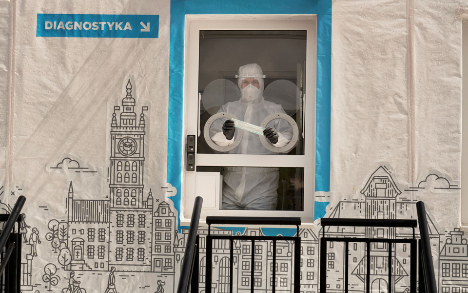 πολωνία-μείωση-της-περιόδου-καραντίν-2394348