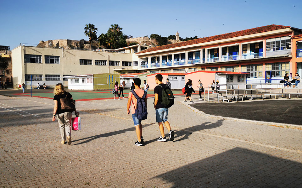 μάσκες-για-όλους-σε-σχολεία-πανεπιστή-2393577