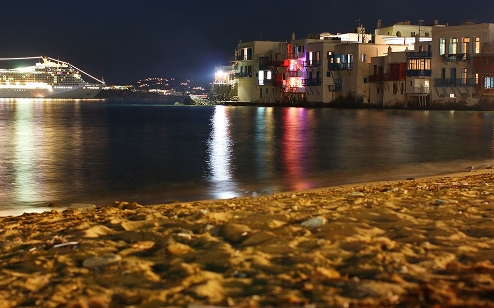 πάρτι-με-500-άτομα-σε-βίλα-στη-μύκονο-συν-2393478