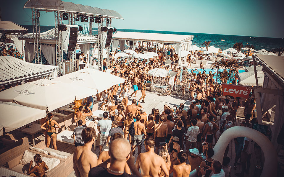 οι-τουρίστες-καμικάζι-του-καλοκαιριο-2393766