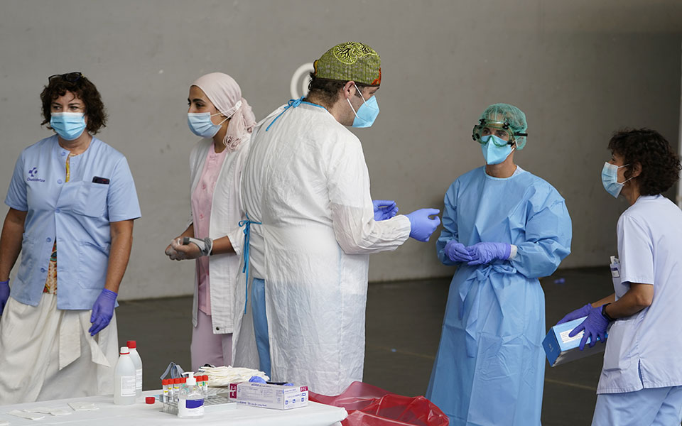 ισπανία-ρεκόρ-με-3-175-κρούσματα-σε-24-ώρες-2393348