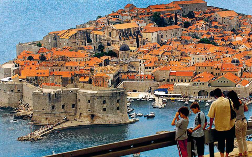 ντόμινο-από-την-κατάρρευση-του-τουρισ-2392760