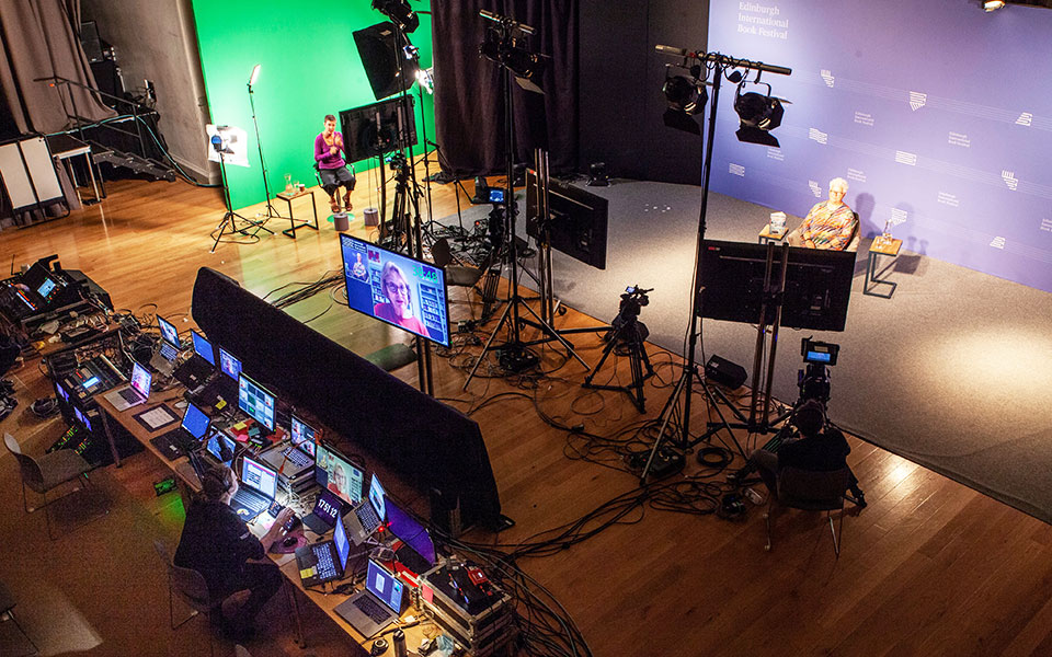 το-πείραμα-λειτουργεί-στο-φεστιβάλ-2393293