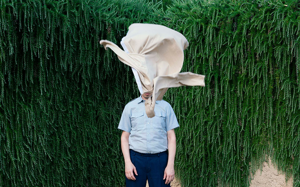 το-εμστ-βρίσκει-τα-ρούχα-του-2394129