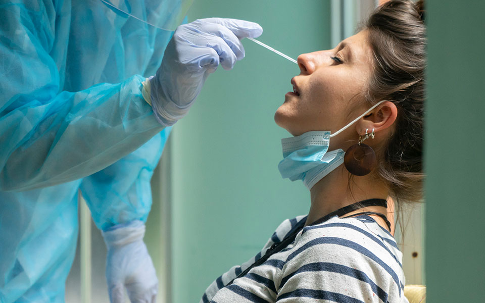 ασπίδα-προστασίας-για-εργαζομένους-μ-2394585