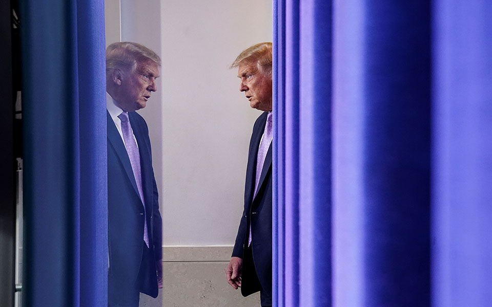 κόντρα-τραμπ-μπάιντεν-για-τη-χρήση-μάσ-2392719