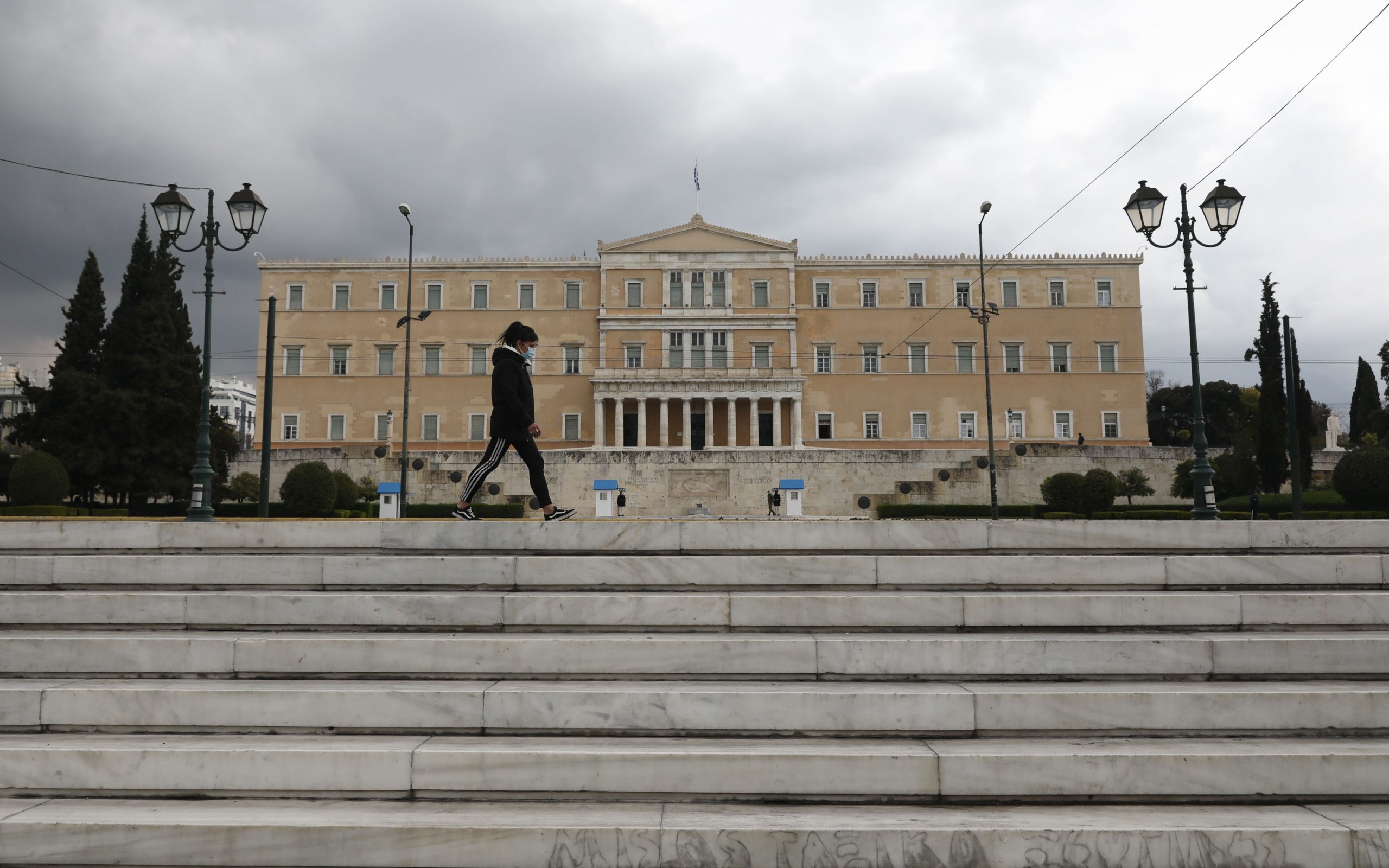 ιοβε-νέα-μικρή-βελτίωση-του-οικονομικ-2391270