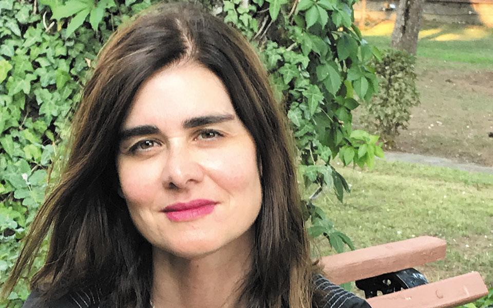 ενα-εικοσιτετράωρο-με-τη-στιχουργό-λή-2394522