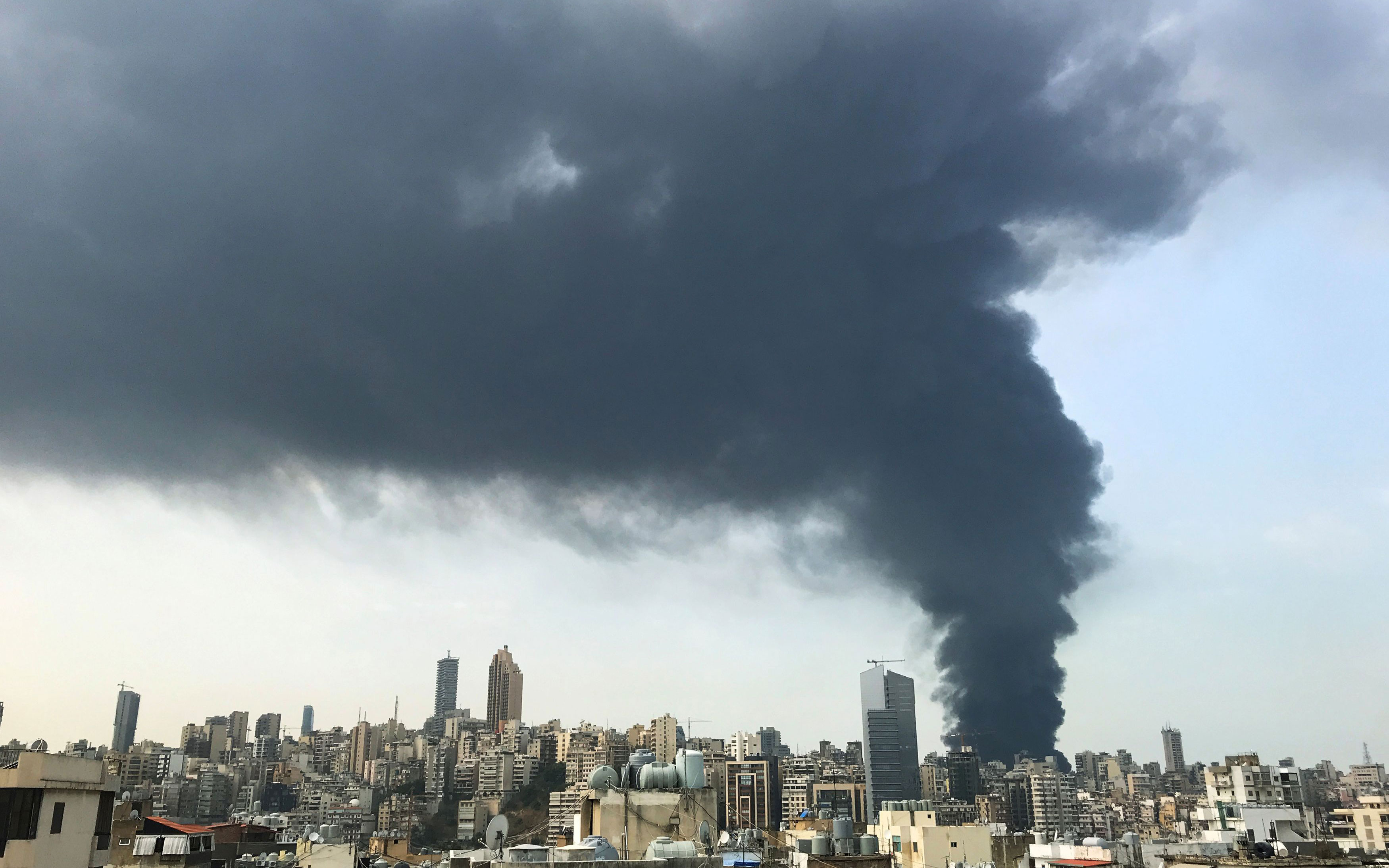 Βηρυτός: Πυρκαγιά στο λιμάνι ένα μήνα μετά τη φονική έκρηξη (φωτογραφίες)-2