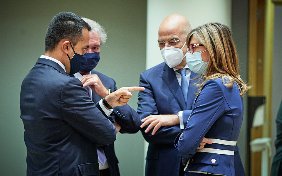 ν-δένδιας-η-τουρκία-πρέπει-να-δώσει-πο-561086923