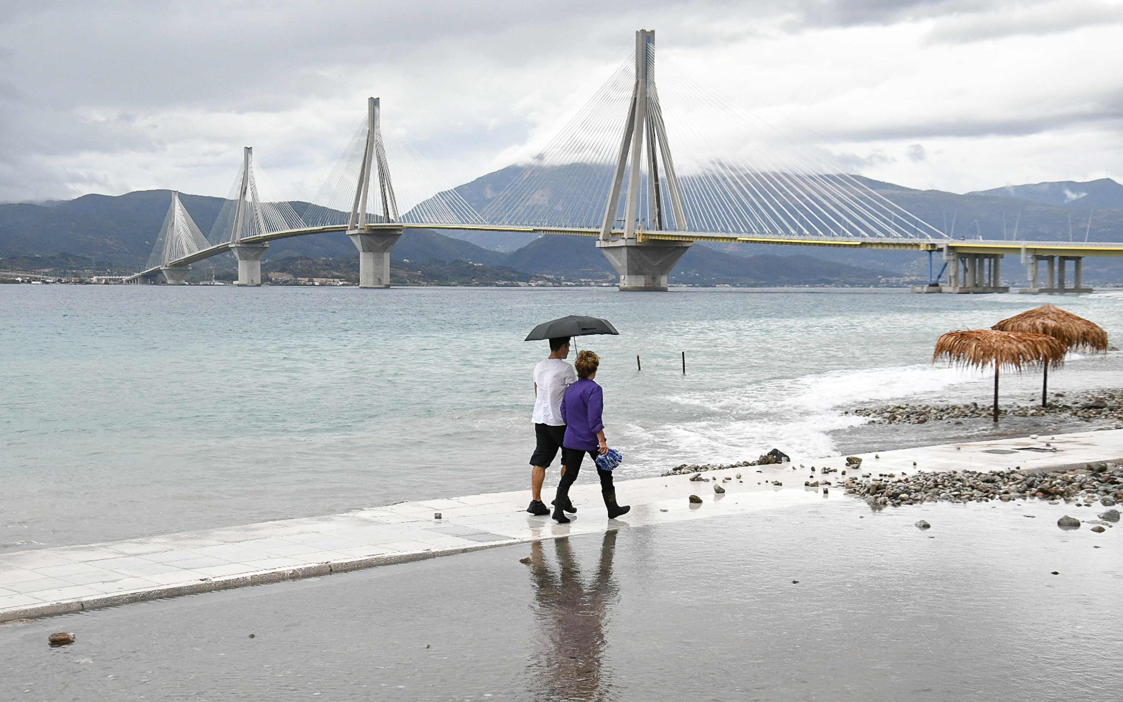 «Ιανός»: Φόβοι για τη λιμνοδεξαμενή στον Αλμυρό – Συναγερμός για εγκλωβισμένους-1