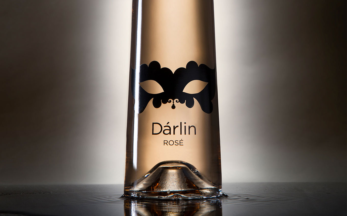 darlin-rose-cosmopolitan-wine-561072427