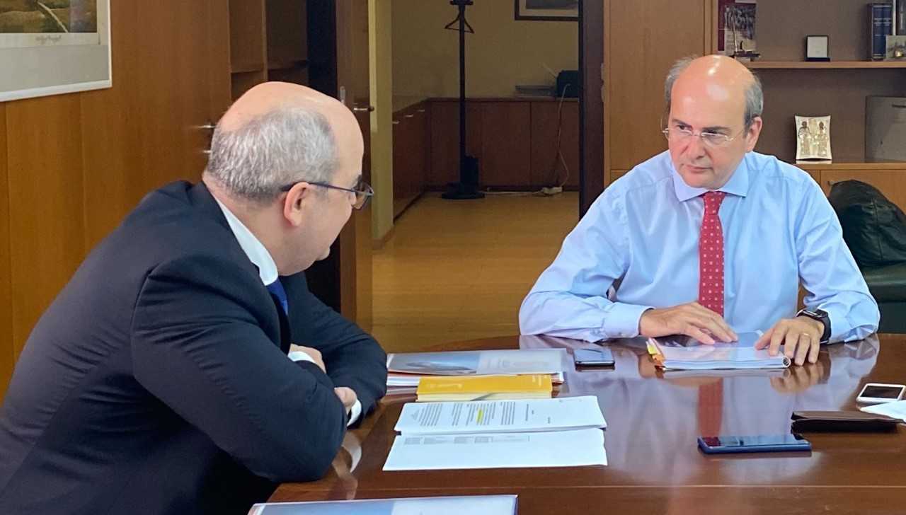 σήμα-για-την-έναρξη-διαγωνισμών-φυσ-561069490