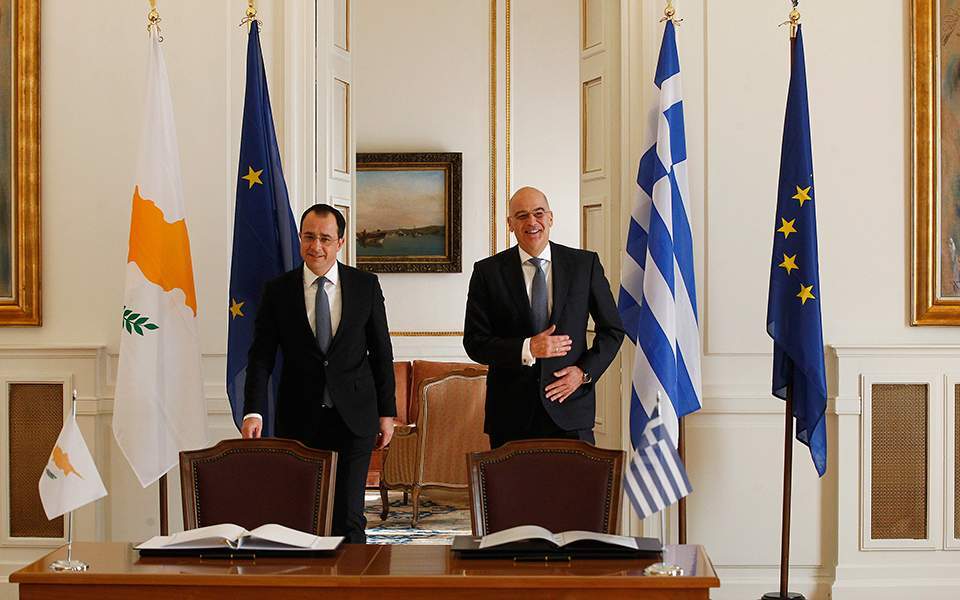 στην-κύπρο-την-τετάρτη-ο-ν-δένδιας-ενόψ-561097429