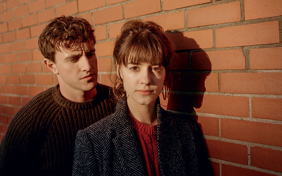 κανονικοί-ερωτευμένοι-άνθρωποι-561079225