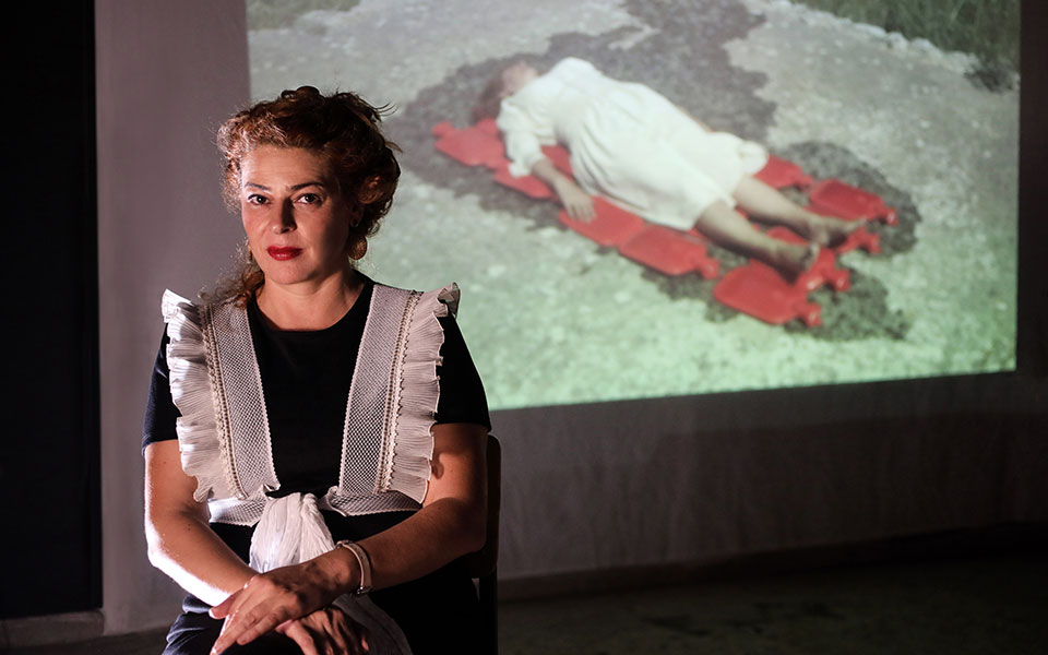 ενα-εικοσιτετράωρο-με-την-εικαστικό-μ-561093271