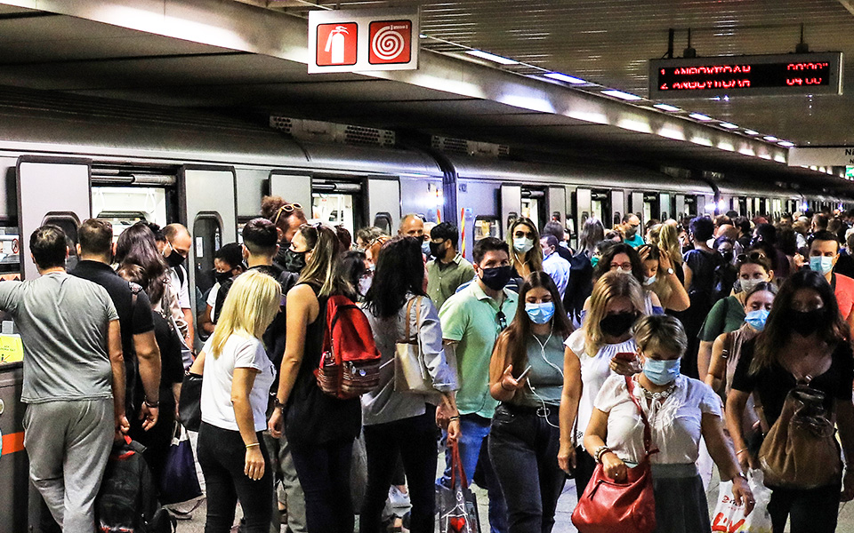 το-δίλημμα-είναι-αυτοπροστασία-ή-καρ-561091864