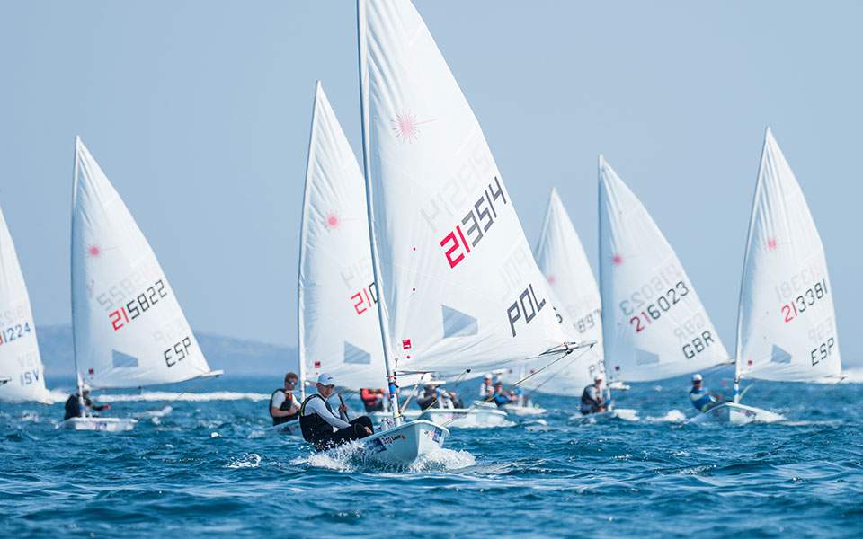 στα-άκρα-οι-ιστιοπλόοι-με-τη-διοίκηση-τ-561080185