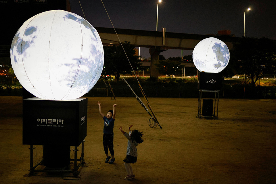 Ψεύτικο το φεγγαράκι