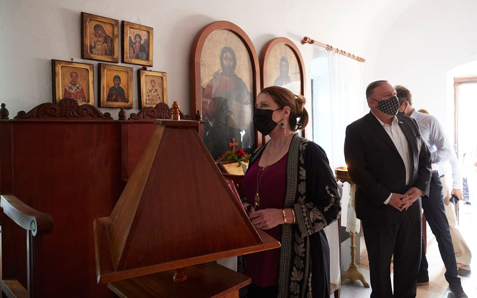 Στον αρχαιολογικό χώρο της Απτέρας ξεναγήθηκαν Μητσοτάκης – Πομπέο (εικόνες)-2