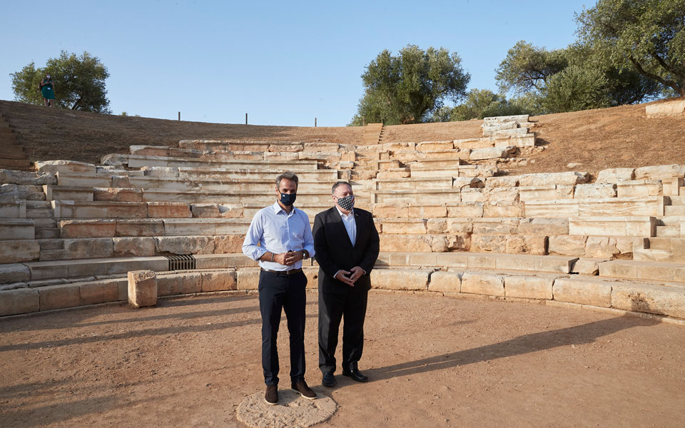 στον-αρχαιολογικό-χώρο-της-απτέρας-ξε-561097444