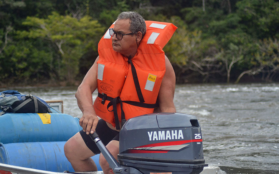 αμαζόνιος-νεκρός-από-βέλος-ιθαγενών-β-561075382