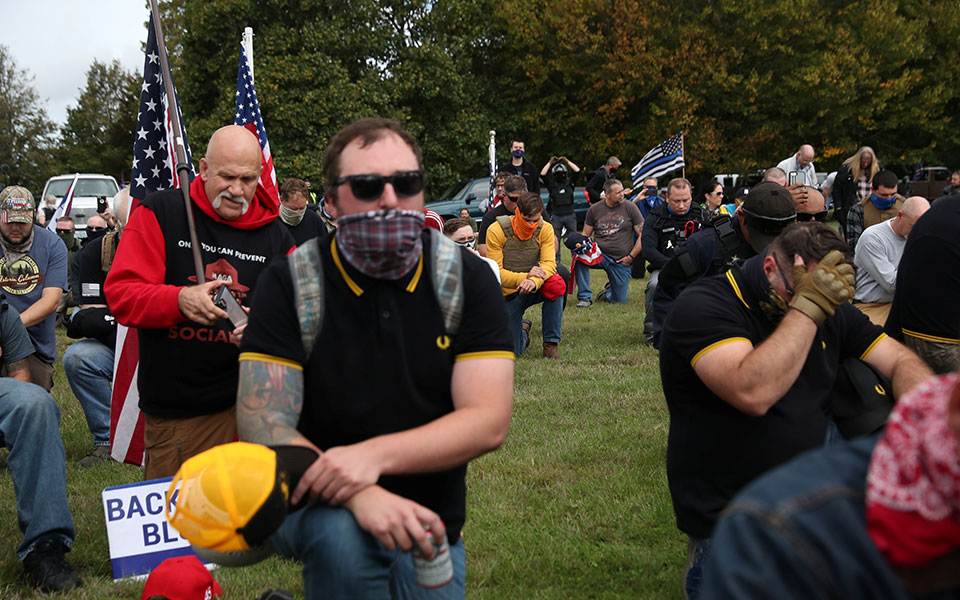 h-fred-perry-αποσύρει-μπλουζάκι-λόγω-της-σύνδεσ-561097651