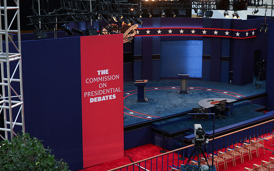 υπό-την-πίεση-αποκαλύψεων-και-σφοδρής-561096139