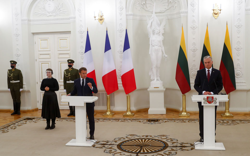 γαλλία-λιθουανία-υπέρ-των-κυρώσεων-561096142