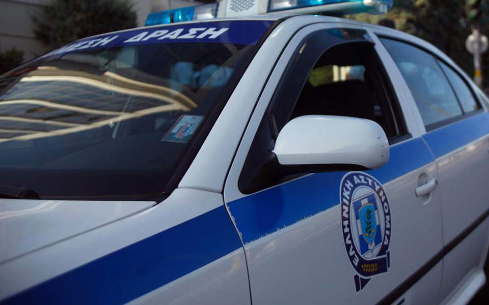 προσποιούμενοι-τους-αστυνομικούς-λή-561076795