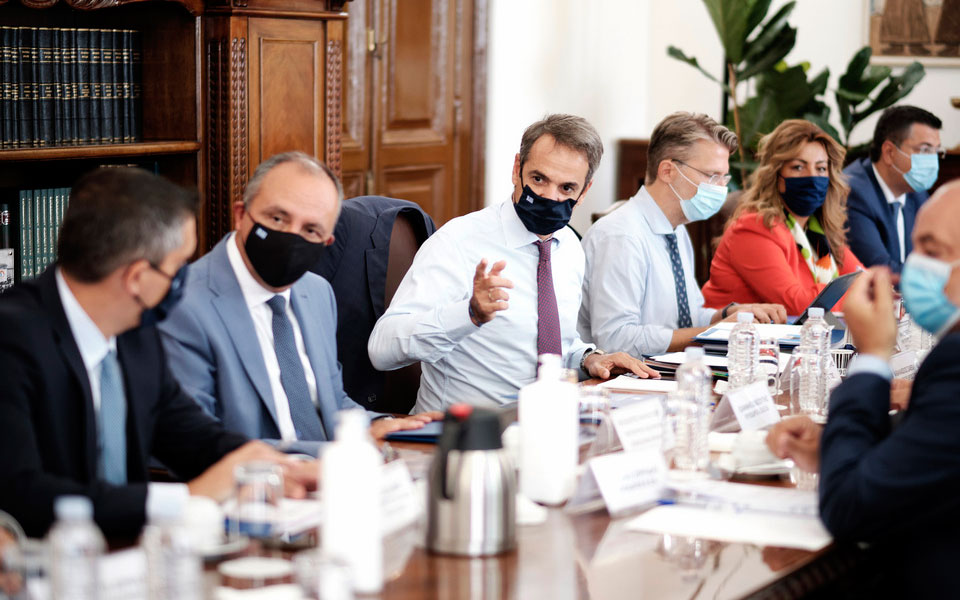 με-παραγωγικούς-φορείς-η-πρώτη-σύσκεψ-561064996