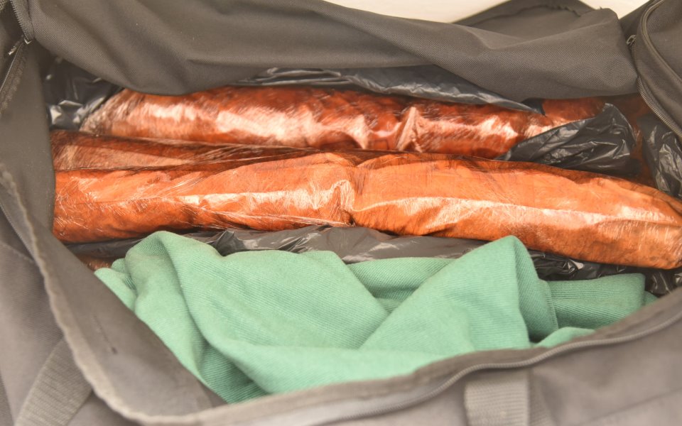 Το «οπλοστάσιο» που έκρυβαν στη γιάφκα και τα σπίτια τους οι συλληφθέντες (εικόνες)-1