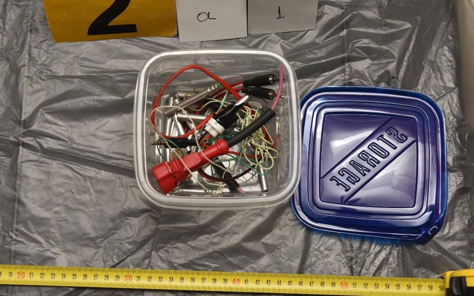 Το «οπλοστάσιο» που έκρυβαν στη γιάφκα και τα σπίτια τους οι συλληφθέντες (εικόνες)-2