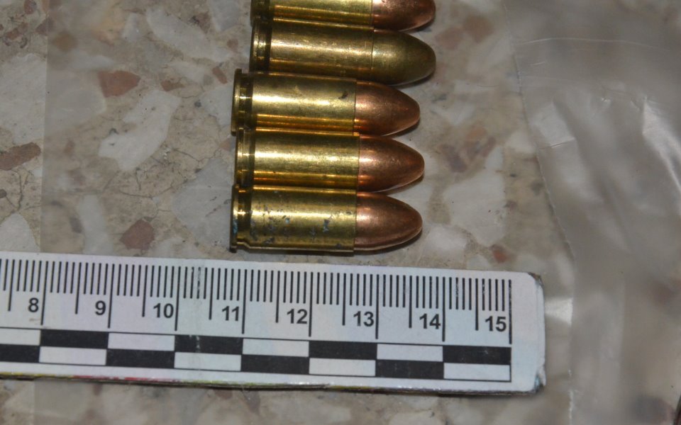 Το «οπλοστάσιο» που έκρυβαν στη γιάφκα και τα σπίτια τους οι συλληφθέντες (εικόνες)-4