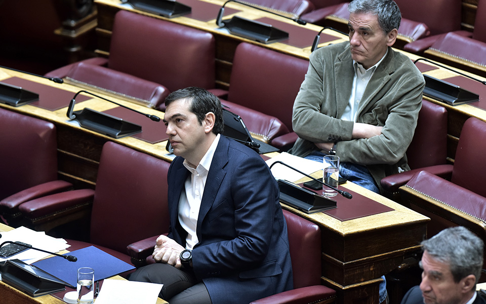 ο-τσακαλώτος-πήρε-τ-όπλο-του-561094495