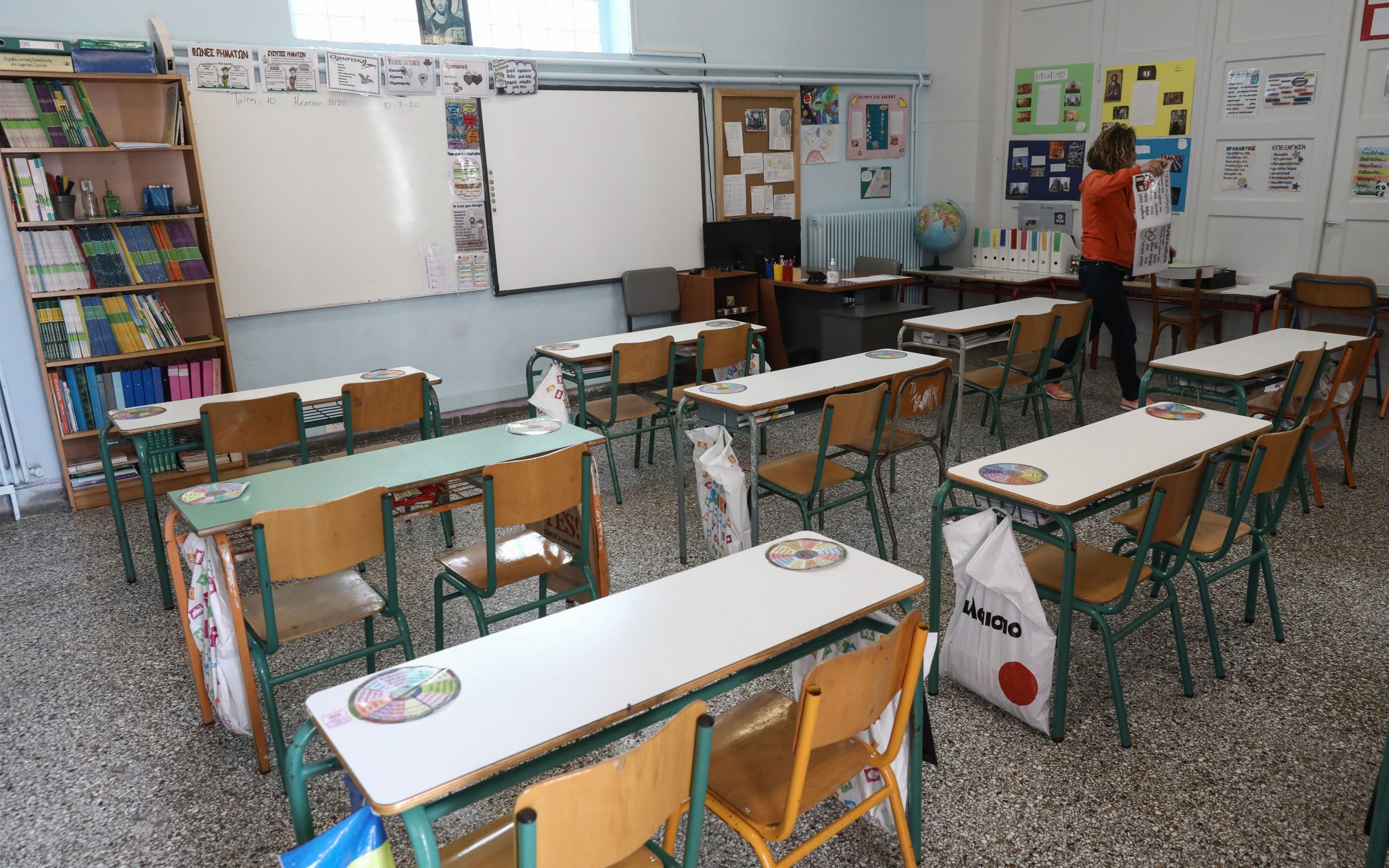 νέα-σχολική-χρονιά-τσάντες-μολύβια-κα-561077419