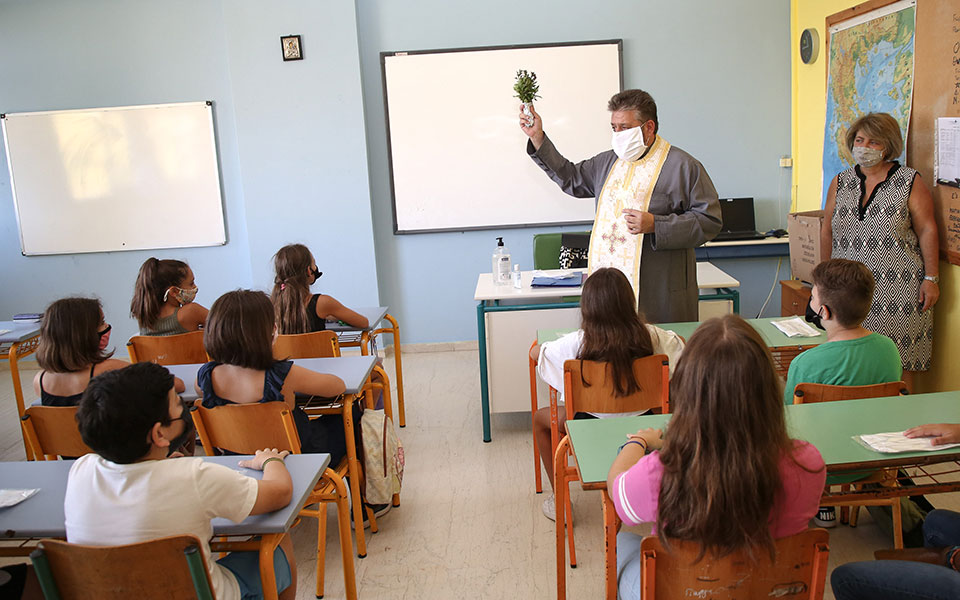 υπ-υγείας-για-μεγέθη-μασκών-στα-σχολεί-561078496