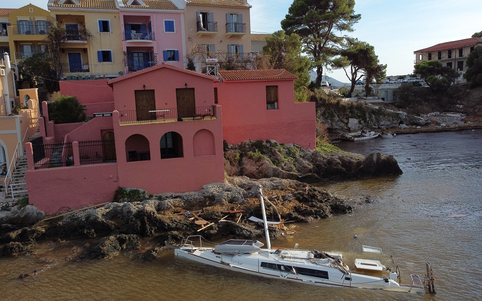 βύθιση-δεκάδων-σκαφών-στην-κεφαλονιά-561085954