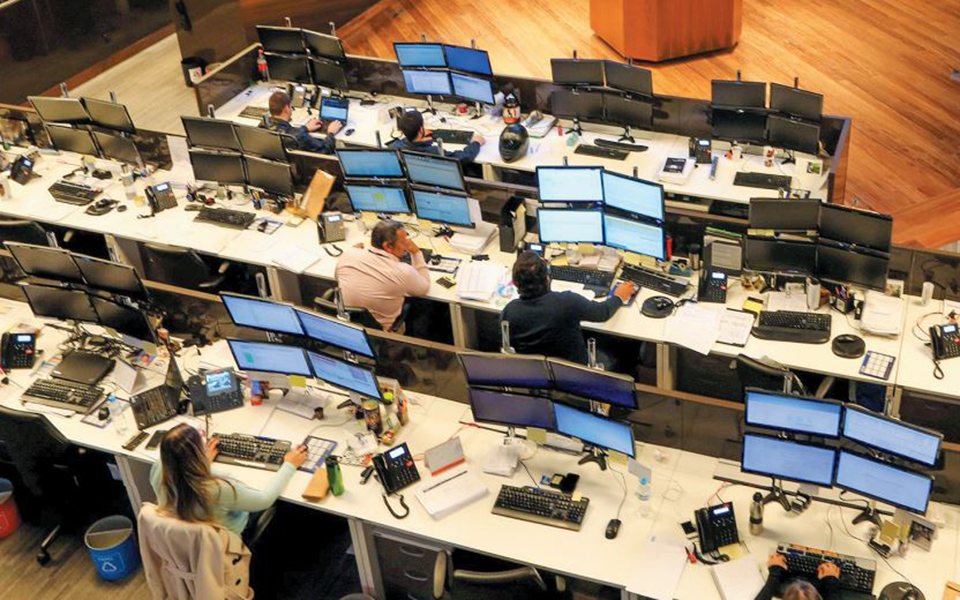 γιατί-οι-επενδυτές-κρατούν-αποστάσει-561077062