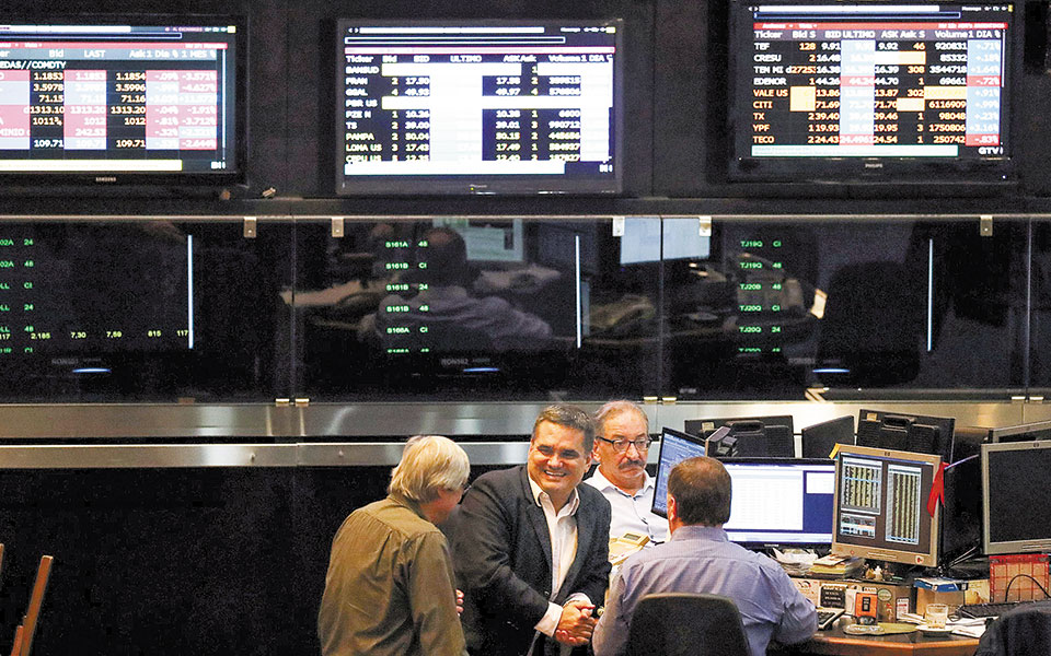 σε-ιστορικό-χαμηλό-το-επιτόκιο-του-10ετο-561064357