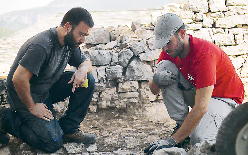 ενα-μπουλούκι-διασώζει-τη-μαστόρικ-561070468