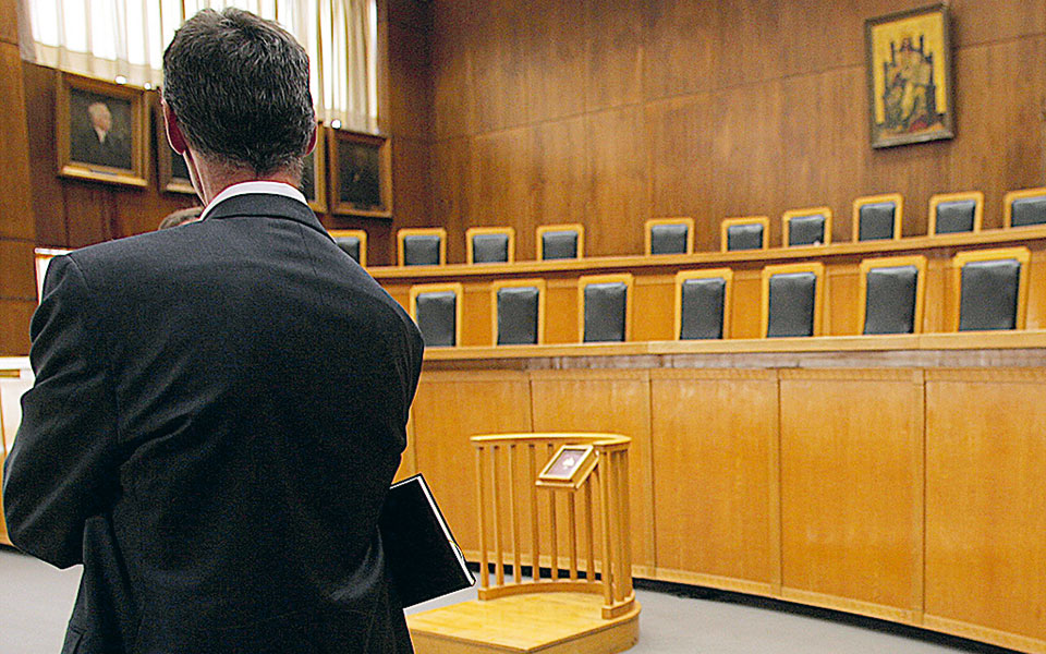 τελεσίγραφο-έξι-μηνών-σε-κόκκινους-561069700