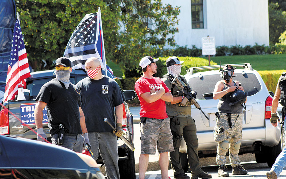 πυρά-τραμπ-μπάιντεν-για-το-εμβόλιο-561071260